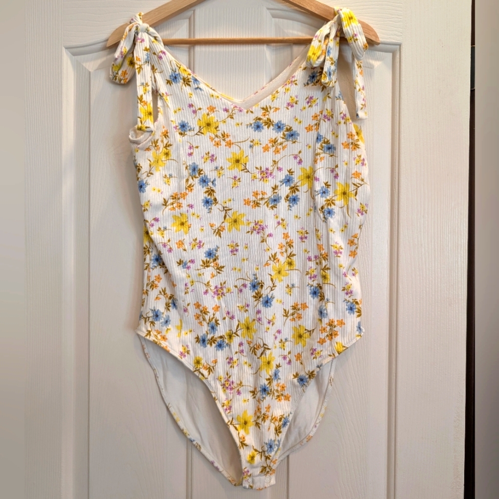 Old Navy Floral Ribbed Tie Shoulder Body Suit Size Large